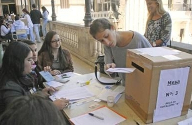 Imagen de Elecciones estudiantiles en la UNR: Humanidades único centro que cambió de conducción