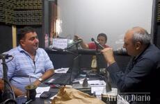 Adrián Spina en los estudios de Radio Extremo 106.9