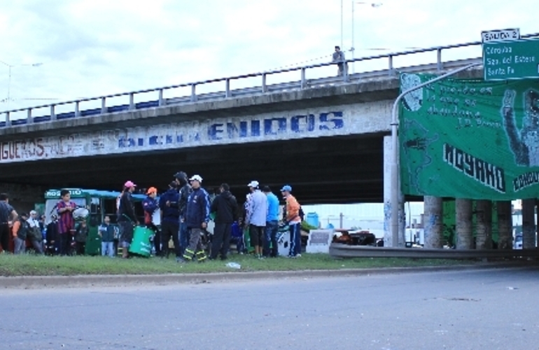 Los cortes complican la circulación de vehículos.