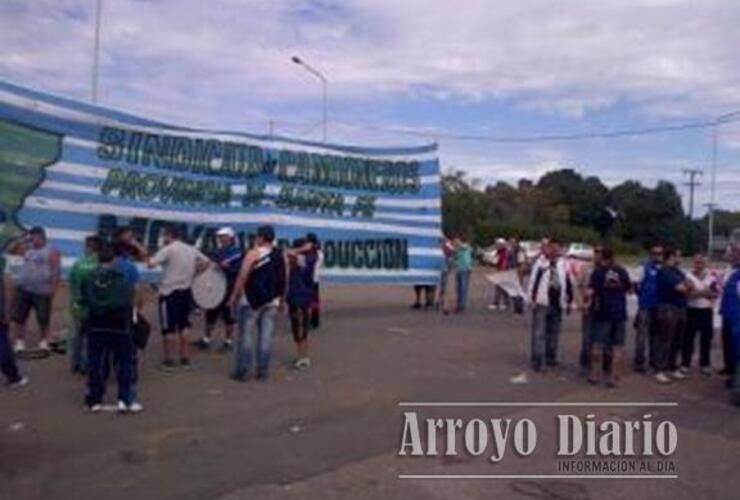 Otro de los piquetes más concurridos es el que se desarrolló frente a General Motros, en autopista a Buenos Aires y AO12. Foto: Gentileza Maximiliano Pascual para AD