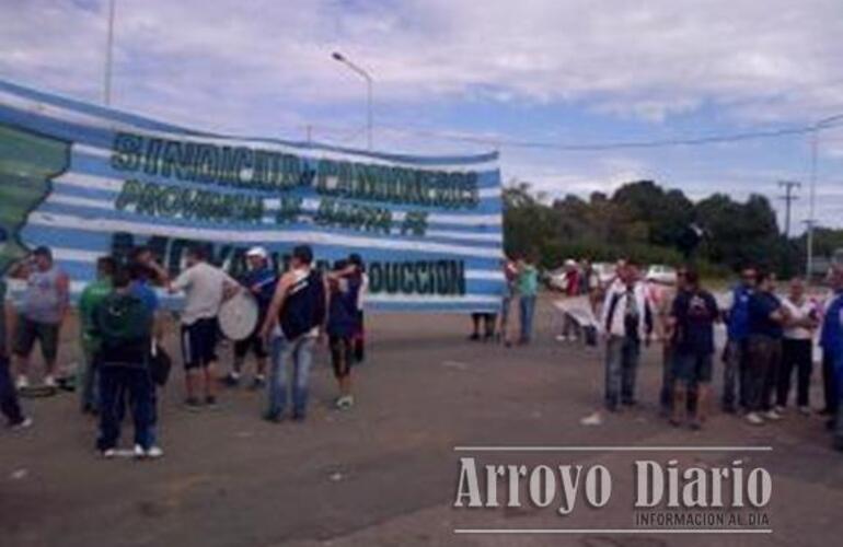 Otro de los piquetes más concurridos es el que se desarrolló frente a General Motros, en autopista a Buenos Aires y AO12. Foto: Gentileza Maximiliano Pascual para AD