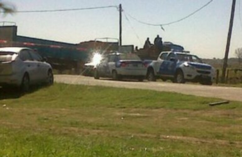 El gran movimiento policial en el camping de camioneros entre P&eacute;rez y Funes.