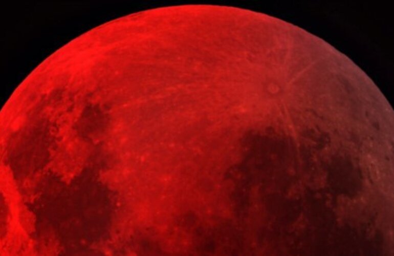 Imagen de #EclipseLunar durante la madrugada de este martes