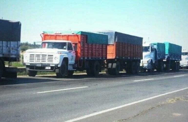 Imagen de Rutas y accesos saturados de camiones por la cosecha