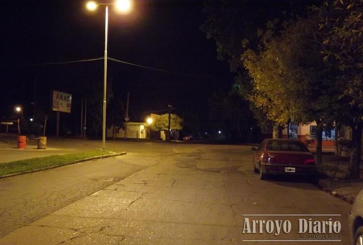 Los ladrones después del robo huyeron por calle Independencia y se perdieron detrás del Centro de Salud "Ramón Carrillo"