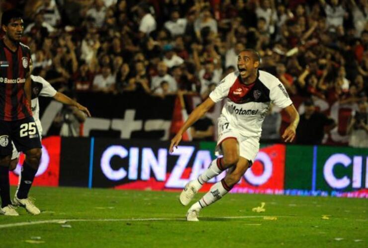 Trezeguet festeja su gol ante San Lorenzo. Fue en el último partido jugado el 9 de noviembre de 2013. Foto: G. De los Ríos