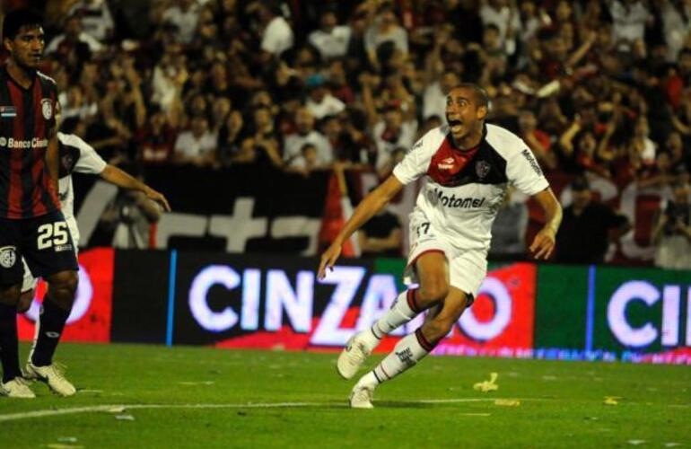 Trezeguet festeja su gol ante San Lorenzo. Fue en el último partido jugado el 9 de noviembre de 2013. Foto: G. De los Ríos