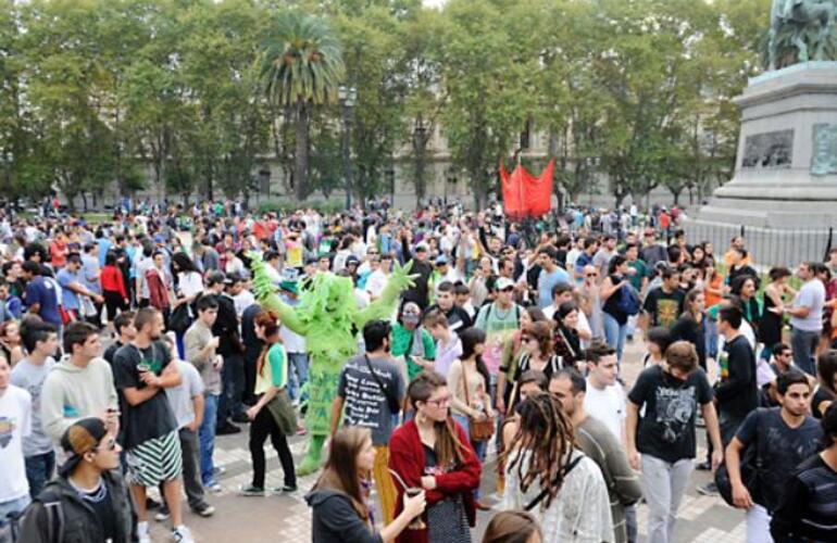 Imagen de Masiva marcha a favor de la despenalización de la marihuana