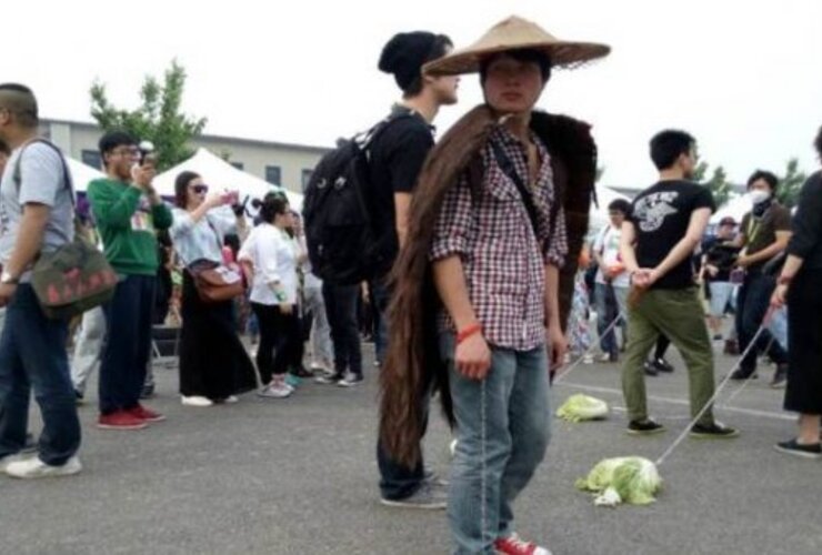 Imagen de En China sacan a "pasear" verduras para conocer gente