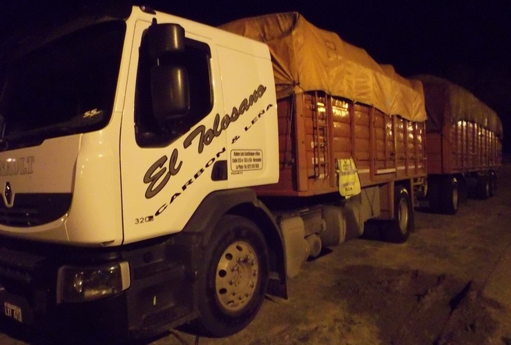 Imagen de La Policía de Seguridad Vial secuestró 20 mil Kg. de carbón vegetal que eran trasladados con documentación vencida