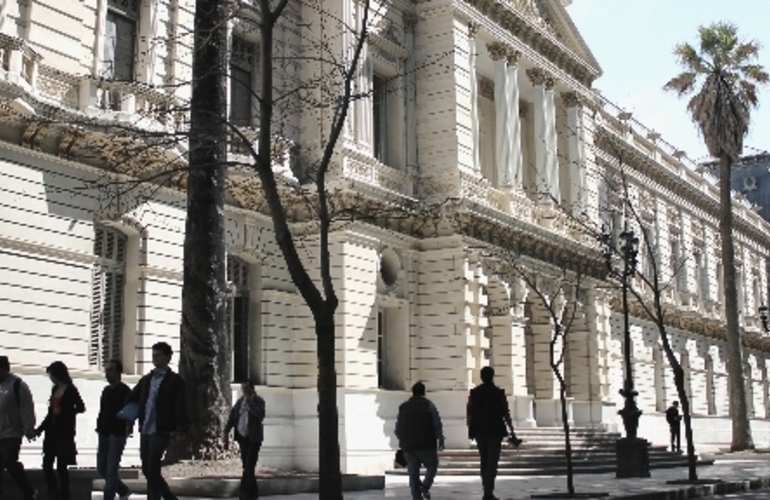 Las doce facultades locales permanecerán sin actividad en las aulas.