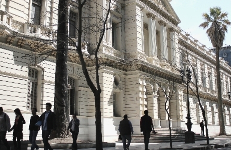 Las doce facultades locales permanecerán sin actividad en las aulas.