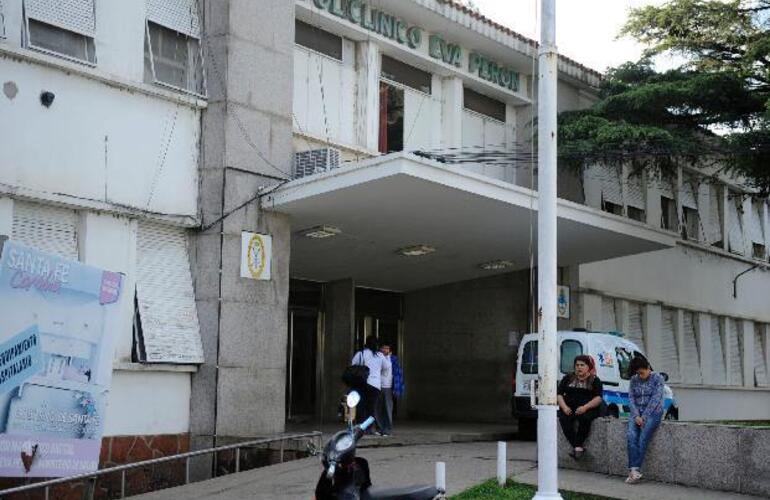 El comisario G&oacute;mez fue asistido en el Hospital Eva Per&oacute;n.