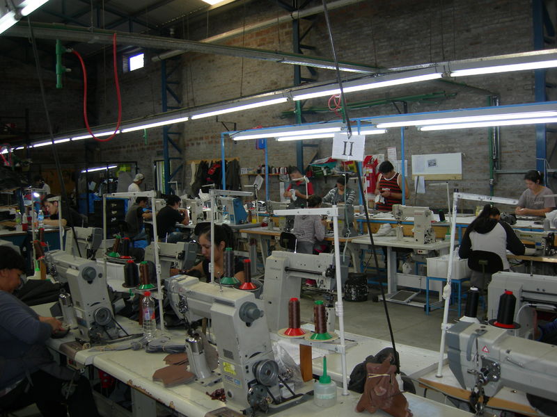Imagen de La Fundación ExportAr visitó la Cooperativa de Calzado y la incorporó al programa para la futura conquista de mercados externos