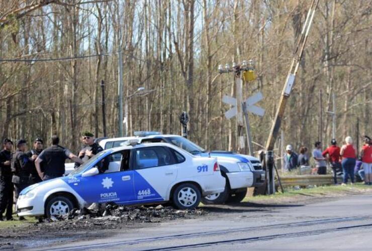 La policía y el fiscal Pintos trabajaban esta mañana en el lugar del hecho.