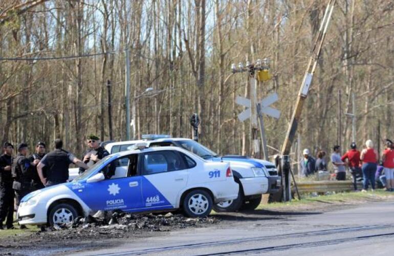 La policía y el fiscal Pintos trabajaban esta mañana en el lugar del hecho.