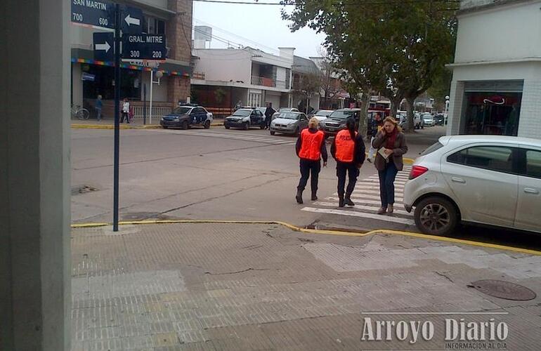 Efectivos policiales recorriendo la zona céntrica de Arroyo Seco