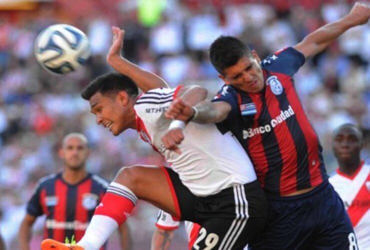 Imagen de River festeja su título frente a San Lorenzo en una final por la Sudamericana