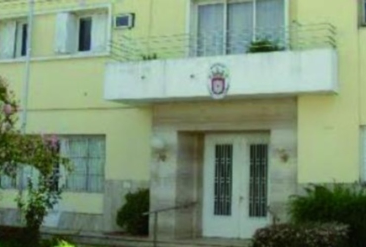 Frente del edificio municipal de Capitán Bermúdez.