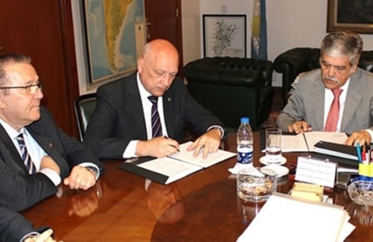 Imagen de Santa Fe firm&oacute; el acuerdo con la Naci&oacute;n y congelar&aacute; tarifas de la EPE