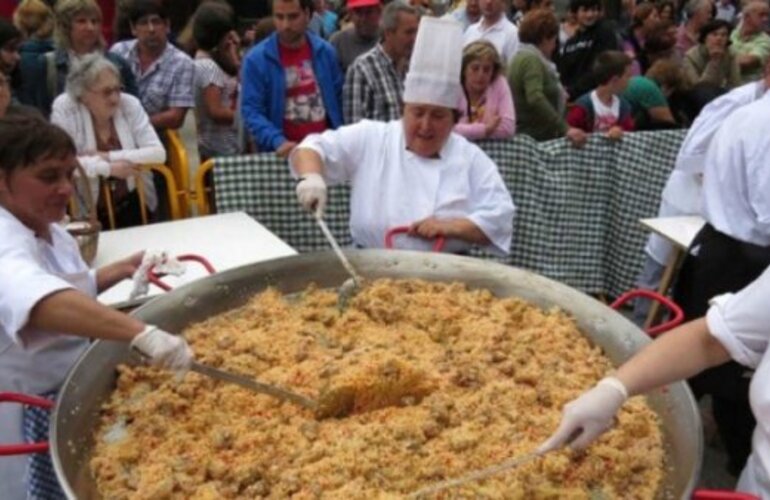 Imagen de Argentina batió un récord Guinness con el arroz con pollo más grande del mundo