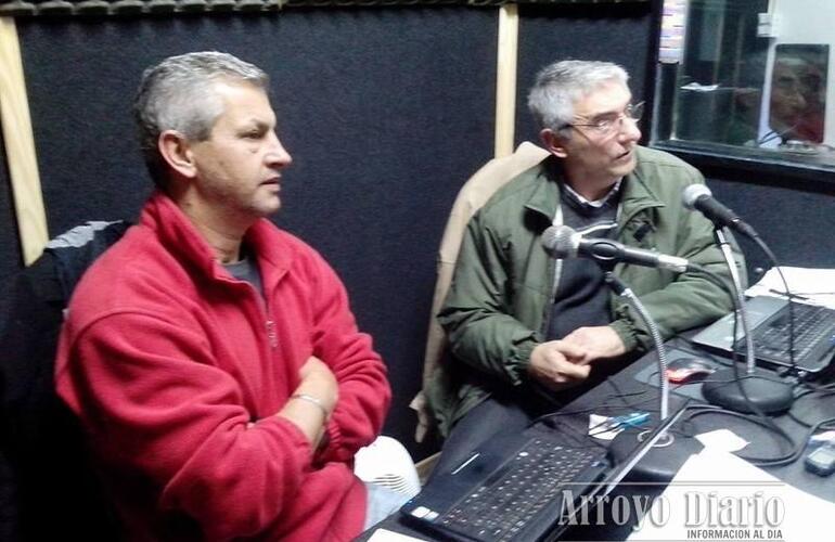 Eduardo Carlucci y "Fito" Barducci en los estudios de Radio Extremo. Foto: Florencia D´Alonzo