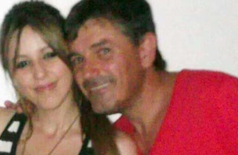 ¿Son ellos? La foto que la chica difundió con quien sería su padre.