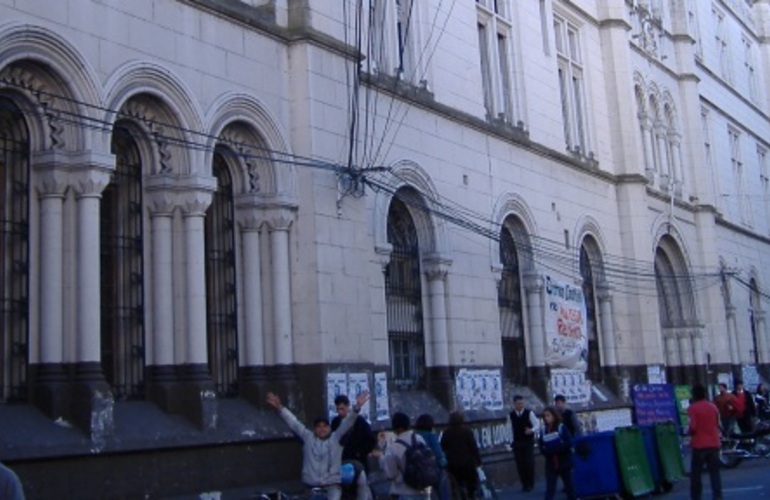 Imagen de Evacuaron la Facultad de Humanidades por amenaza de bomba