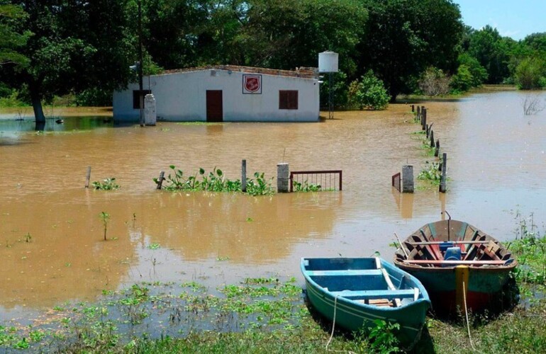 Imagen de El Río Paraná bajó frente a Victoria pero crece en el norte