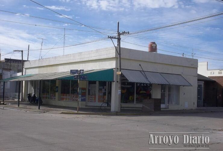 El negocio está ubicado sobre Sarmiento intersección con 3 de Febrero