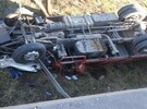 Imagen de Rosario: camión cae de Circunvalación tras chocar con un auto
