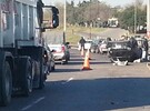 Imagen de Rosario: camión cae de Circunvalación tras chocar con un auto