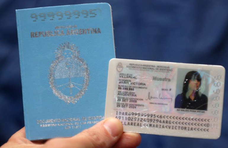 Imagen de El nuevo DNI cambió tres veces en cinco años y suma críticas por posible invasión a la privacidad