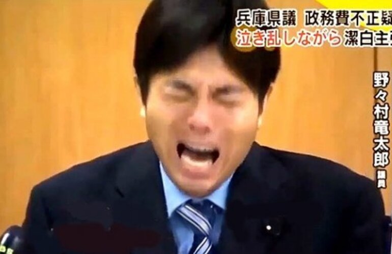 Imagen de Por la web: un político japonés se puso a llorar al aire y se convirtió en un meme viral