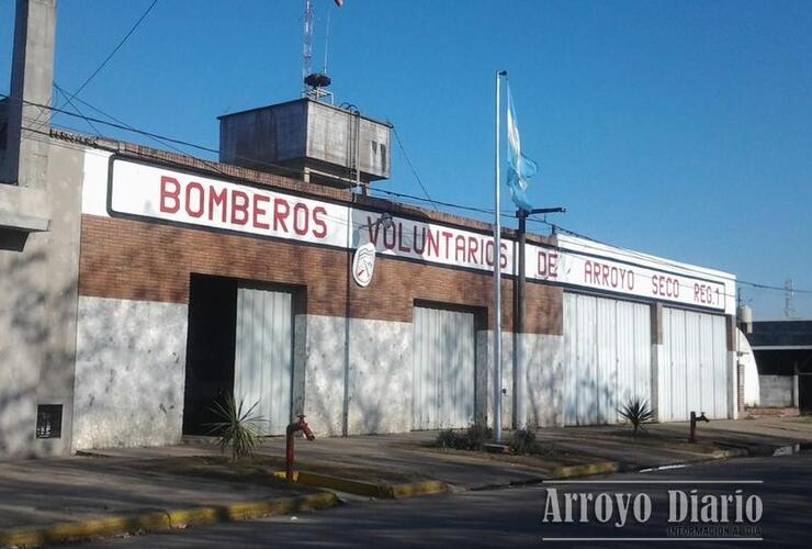 El cuartel está ubicado en Bomberos Voluntarios y San Nicolás