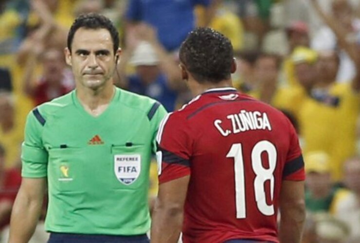 Imagen de La FIFA felicitó al polémico árbitro del duelo entre Brasil y Colombia