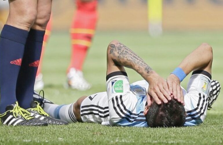 Imagen de Di María se fue del estadio llorando: podría ser un desgarro y le diría "adiós" al Mundial