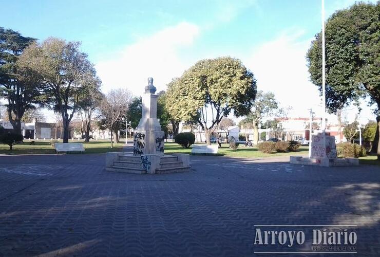 Imagen de Graffitis y vandalismo en las plazas de Arroyo Seco