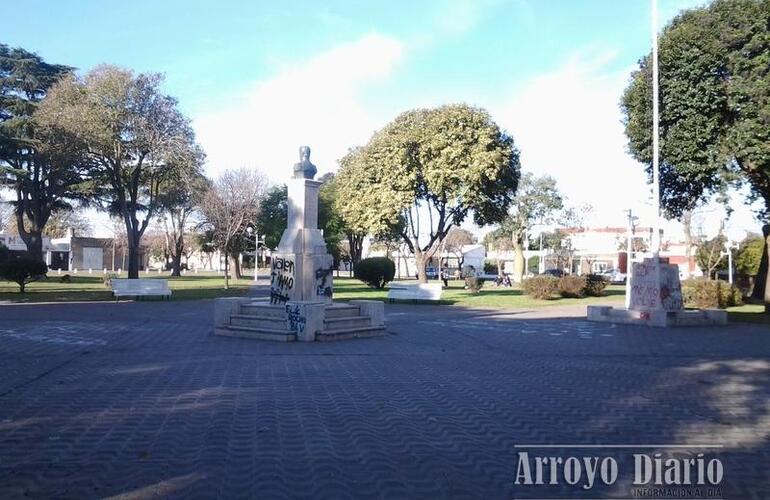 Imagen de Graffitis y vandalismo en las plazas de Arroyo Seco