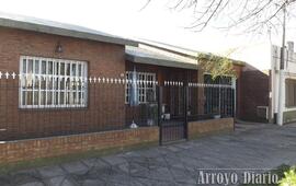 La vivienda está ubicada sobre calle Rivadavia al 400