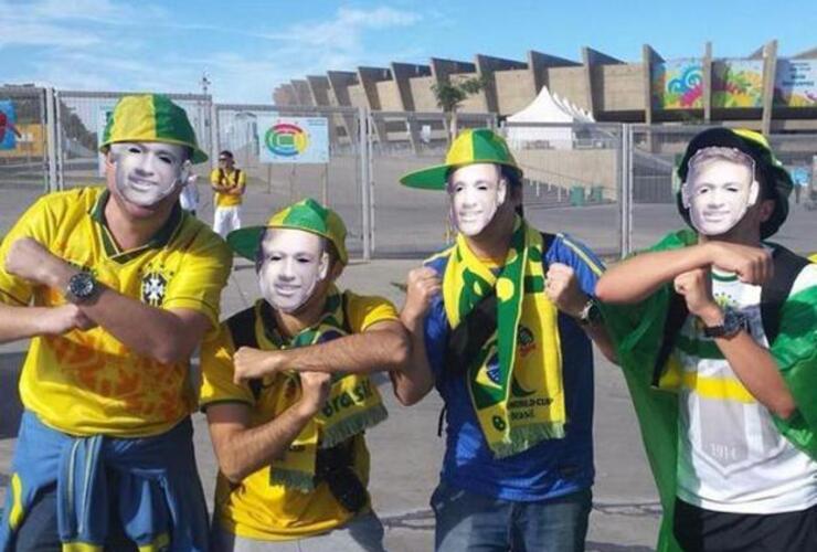 Neymar no jugará en su selección por primera vez en dos años, los hinchas lo lamentan y lo homenajean.