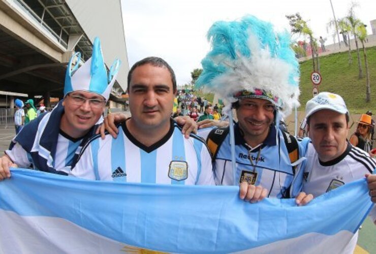 Imagen de Los hinchas ya le dan color al duelo entre Argentina y Holanda