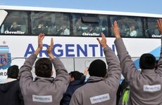 Imagen de Los jugadores argentinos se despidieron del predio de la AFA en Ezeiza