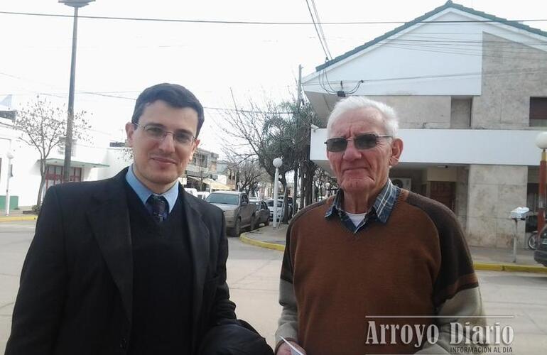 El Dr. Fernando Pietragalli representante legal del Centro y Ovidio Tonda Presidente de la institución local