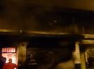 Imagen de Feroz incendio destruyó un local de venta de artículos del hogar