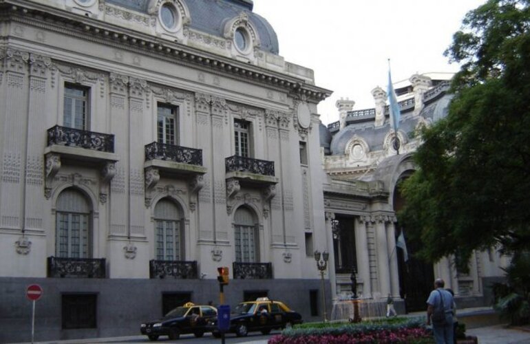 Imagen de Detuvieron en Argentina a falsificador buscado a nivel internacional y con sospecha de tr&aacute;fico de personas