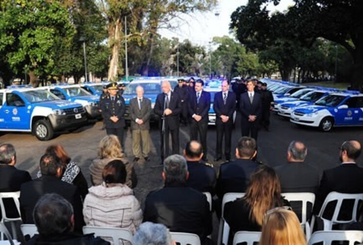 Imagen de Bonfatti entregó 48 nuevos vehículos a la Policía