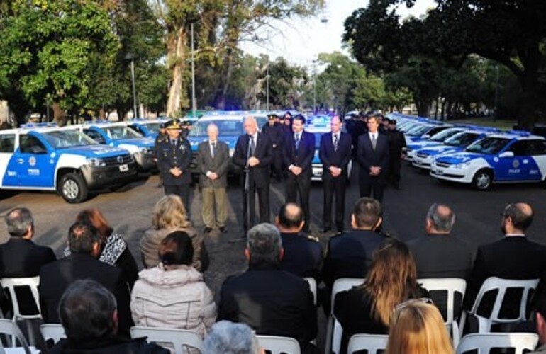 Imagen de Bonfatti entregó 48 nuevos vehículos a la Policía