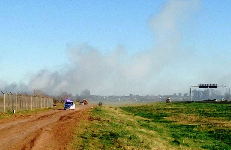 La columna de humo sobre la autopista esta mañana