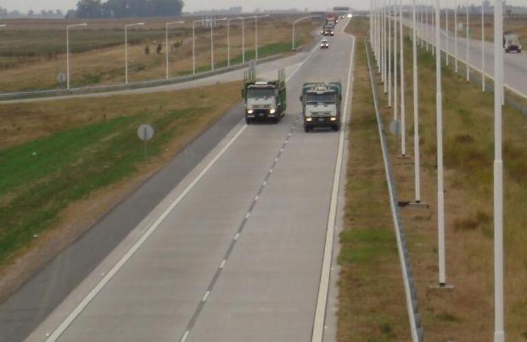 Imagen de Asaltaron a una familia cuando viajaba en auto por la autopista a Córdoba